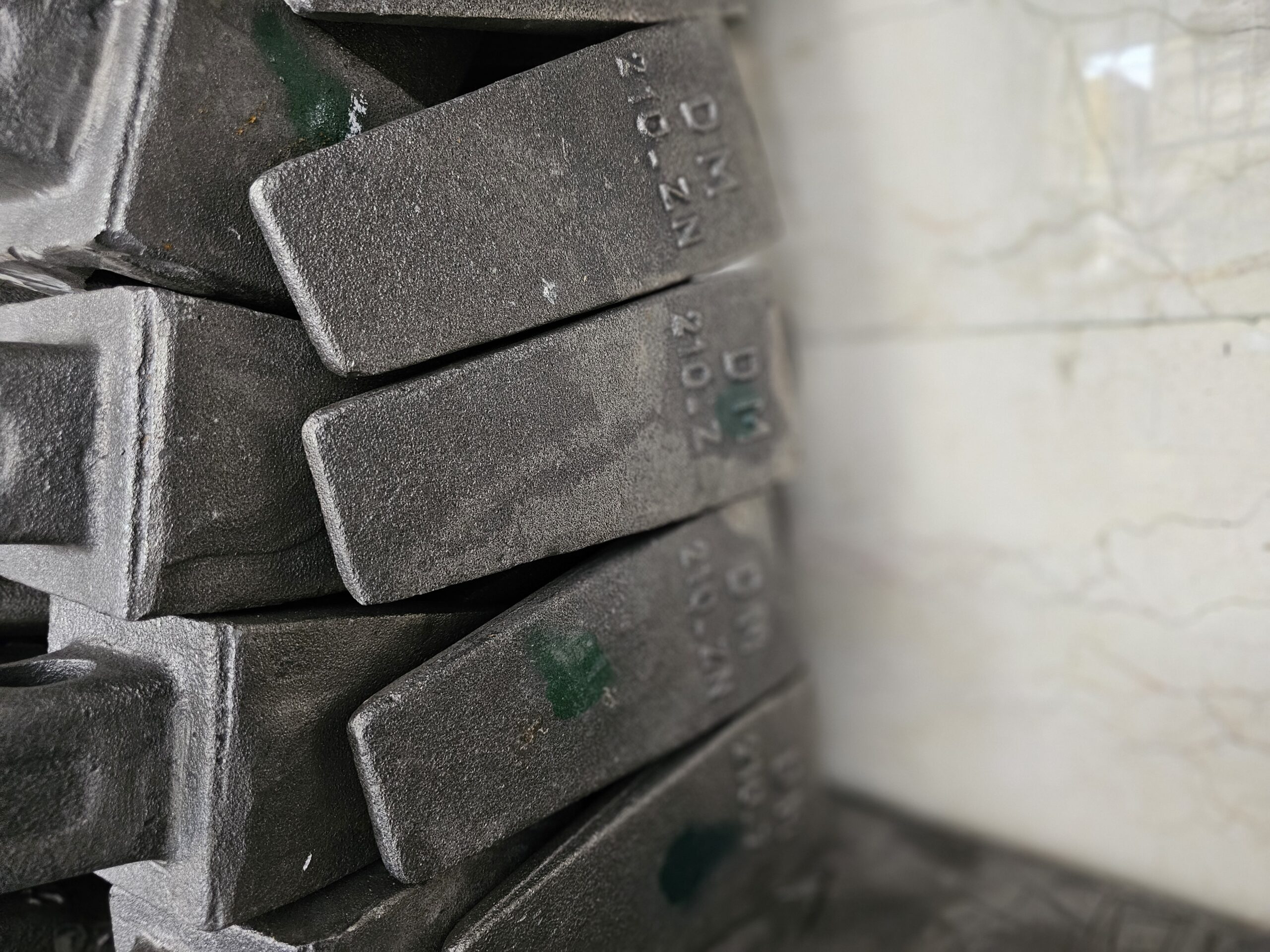 کلنگ بیل مکانیکی R210 برند DM