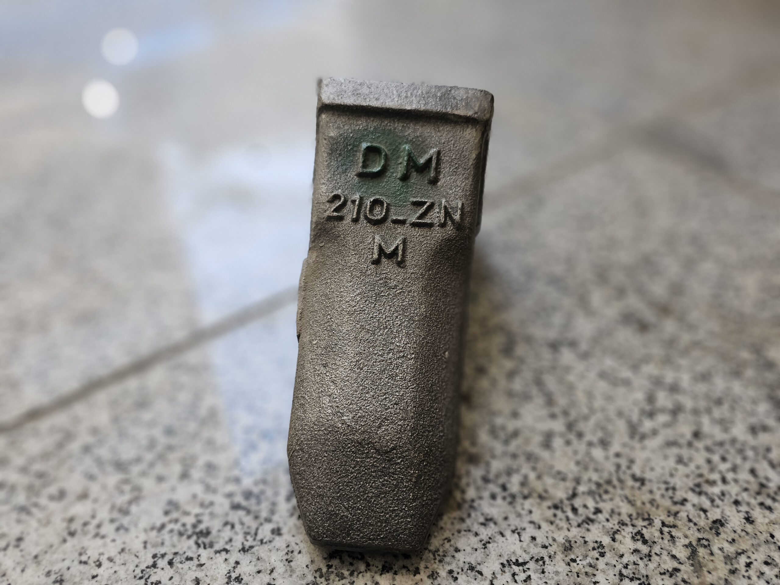 ناخن بیل مکانیکی R210 برند DM