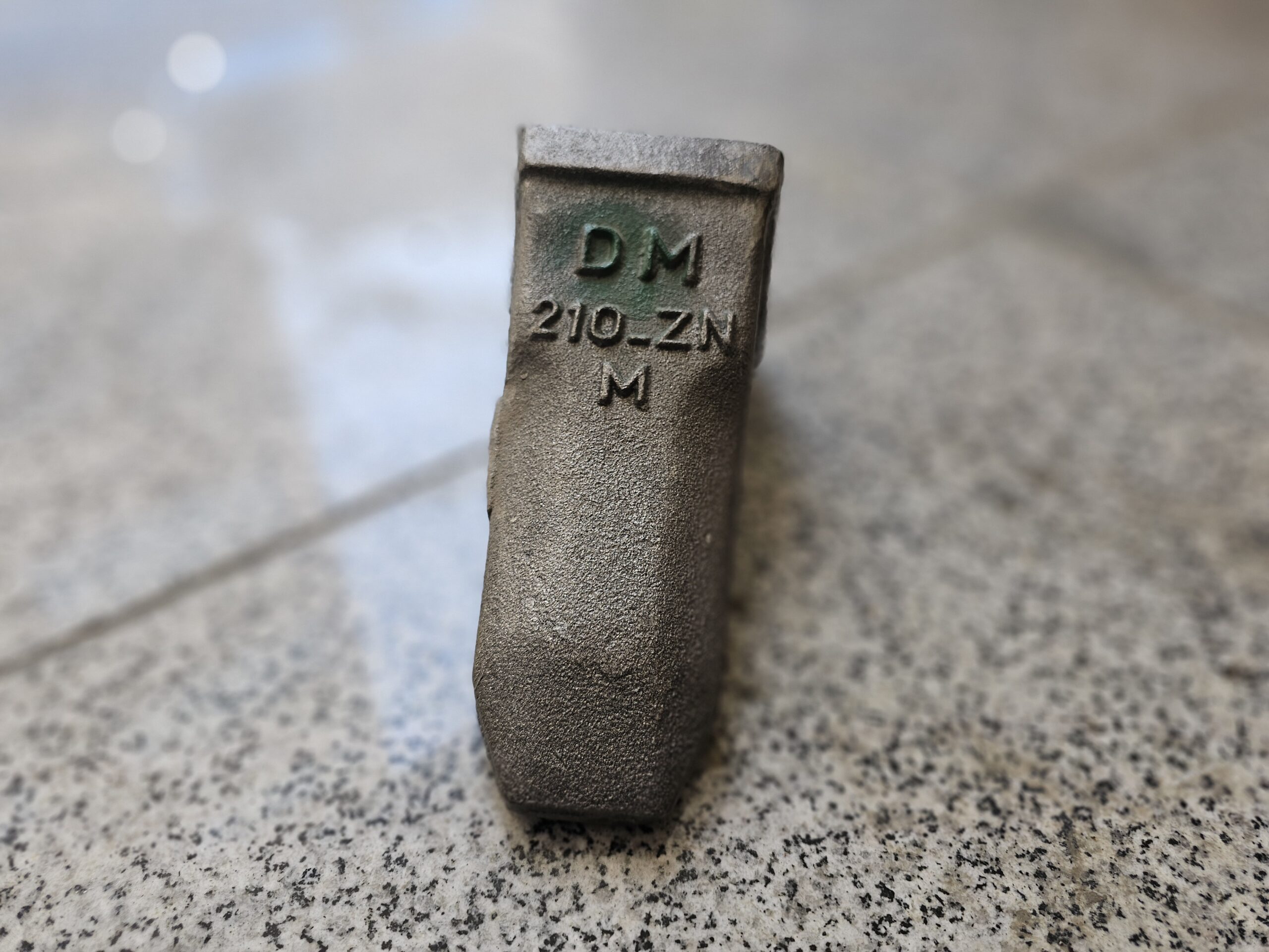 ناخن بیل مکانیکی R210 برند DM - Image 4