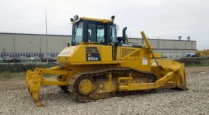 بلدوزر D65 کوماتسو
