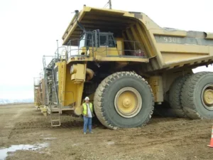دامپتراک Komatsu 930E